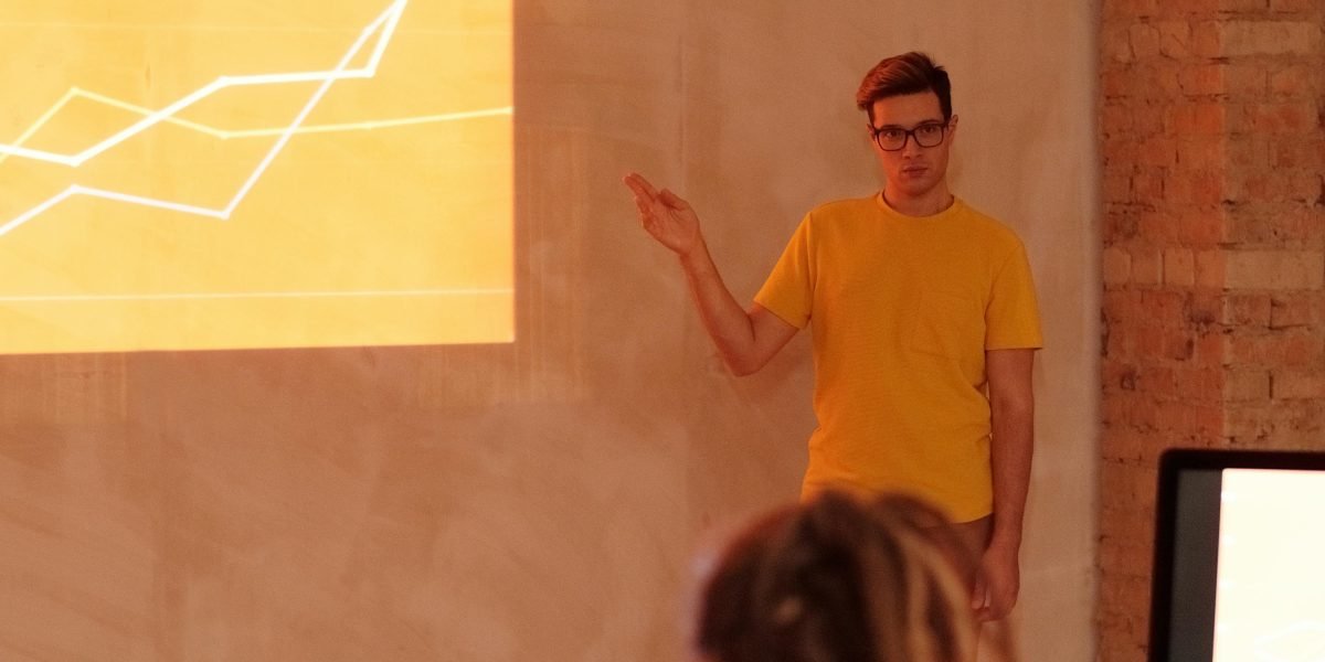 A confident speaker presenting a clear plan to an audience, symbolizing clarity and conviction.