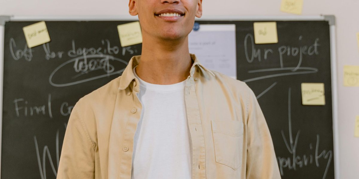 A confident person presenting their technology clearly and convincingly to an audience, reflecting a successful pitch.