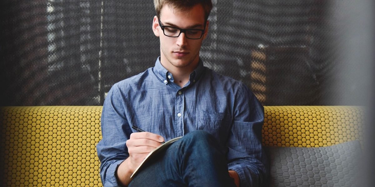 An entrepreneur confidently presenting a business plan, emphasizing the importance of tailoring pitches to specific tech hub dynamics for fundraising success.